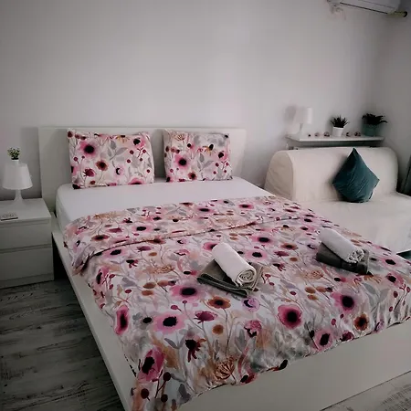 Saturn Rooms